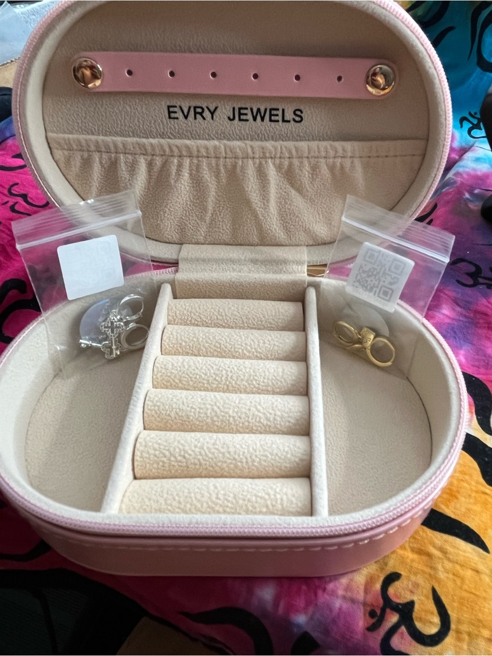 EVRY JEWELS Gold Heart & Silver Key Huggies + Pink Travel Case